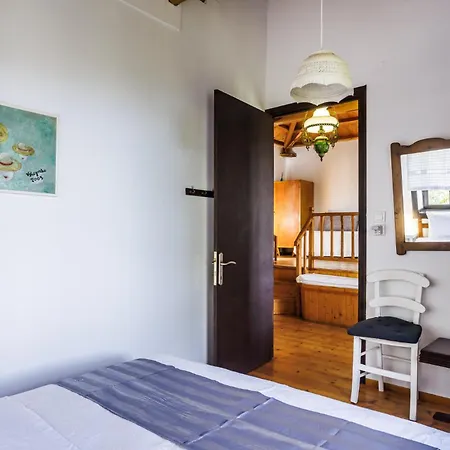 Elli * 斯科派洛斯