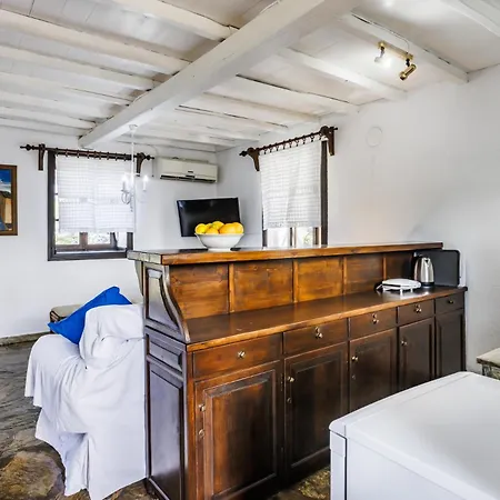 Elli * 斯科派洛斯